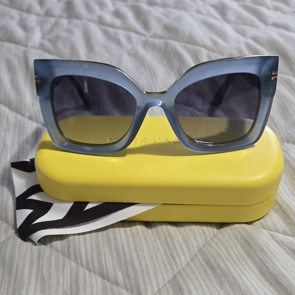 Marc Jacobs Stylish Blue Sunglasses